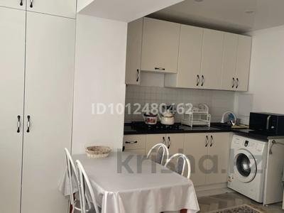2-комнатная квартира · 72 м² · 4/9 этаж, 14-й мкр 33 за 14 000 ₸ в Актау