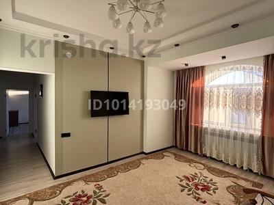 2-бөлмелі пәтер · 70 м² · 8/8 қабат, Нұрсая ш/а., Султанахмет Кожыков 4 — Возле административной полиции, бағасы: 28 млн ₸ в Атырау, мкр Нурсая