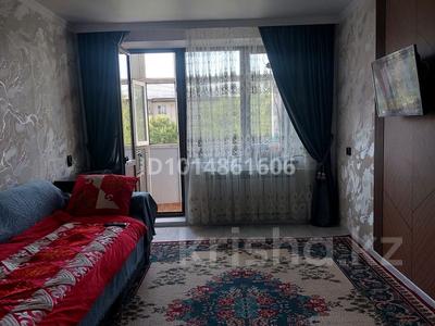 2-бөлмелі пәтер · 45.2 м² · 4/5 қабат, Мынбулак ш/а. 13, бағасы: 14.5 млн ₸ в Таразе,  мкр Мынбулак
