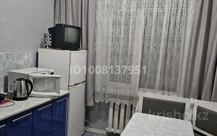 1-комнатная квартира · 33 м² · 1/10 этаж, Жамакаева 153 — 72 ой квартал за 1 500 〒 в Семее — фото 6