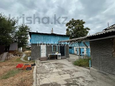 Отдельный дом · 4 комнаты · 60 м² · 8 сот., Аблайхана 111 — Магнум магазин за 38 млн 〒 в Каскелене