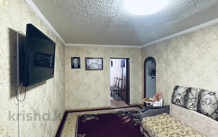 3-бөлмелі пәтер · 63 м² · 4/5 қабат, Майкудук, 15й микрорайон 8, бағасы: 13.4 млн ₸ в Караганде, Алихана Бокейханова р-н — фото 2