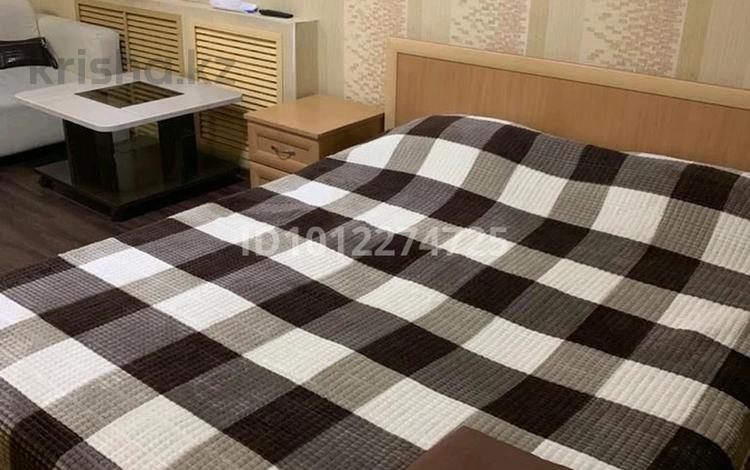 1-бөлмелі пәтер · 30 м² · 1/9 қабат, Просп. Нуркена Абдирова 25, бағасы: 10 000 ₸ в Караганде — фото 2