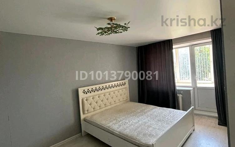 1-комнатная квартира · 33 м² · 4/9 этаж, мкр Строитель 43 за 130 000 ₸ в Уральске — фото 2