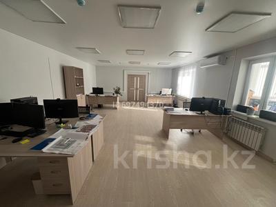 Коммерциялық жылжымайтын мүлік в Западно-Казахстанской обл.: Кеңселер, дүкендер мен бутиктер, медорталықтар мен дәріханалар, білім орталықтары · 230 м², бағасы: 69 млн 〒 Кеңселер, дүкендер мен бутиктер, медорталықтар мен дәріханалар, білім орталықтары · 230 м², бағасы: 69 млн 〒 в Уральске