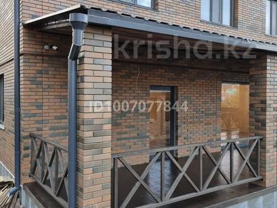 Отдельный дом · 6 комнат · 260 м², Старый аэропорт 15 за 2 млн 〒 в Уральске