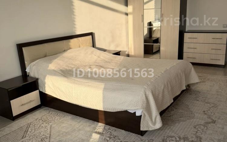 2-комнатная квартира · 70 м² · 10/10 этаж, мкр Шугыла 340/33 за 300 000 ₸ в Алматы, Наурызбайский р-н — фото 2