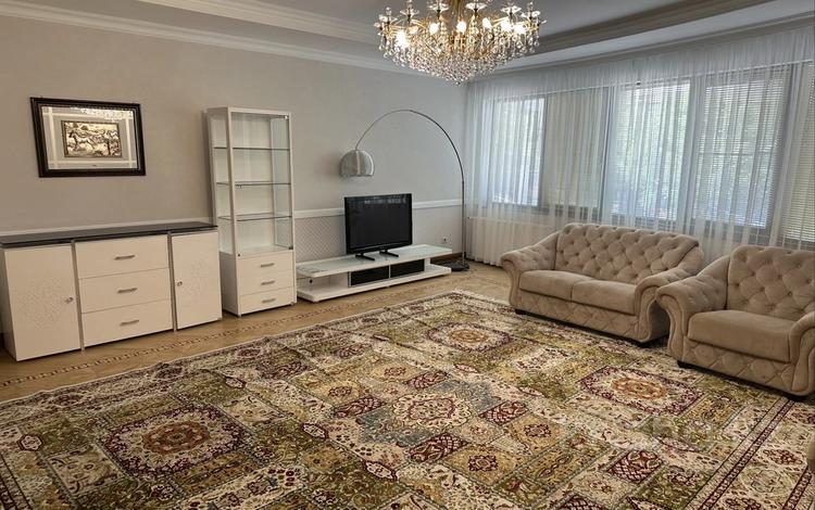 4-комнатная квартира · 170 м² · 3/7 этаж, Кабанбай батыра 51 за 900 000 ₸ в Алматы, Медеуский р-н — фото 2