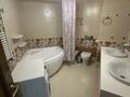 4-комнатная квартира · 170 м² · 3/7 этаж, Кабанбай батыра 51 за 900 000 ₸ в Алматы, Медеуский р-н — фото 6