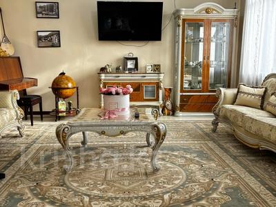 Жеке үй · 6 бөлме · 350 м² · 6.9 сот., мкр Коктобе, Жабаева 67, бағасы: 215 млн 〒 в Алматы, Медеуский р-н