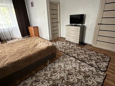 1-комнатная квартира, 45 м², 4/5 этаж посуточно, Нуркен Абдирова 7 за 9 000 〒 в Караганде