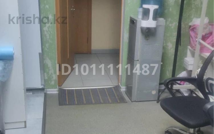 Офисы, салоны красоты, образование, кабинеты и рабочие места · 17.2 м² за 100 000 ₸ в Караганде, Казыбек би р-н — фото 5