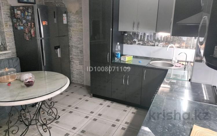 2-бөлмелі пәтер · 70 м² · 4/5 қабат, мкр Зердели 1/42, бағасы: 250 000 ₸ в Алматы, Алатауский р-н — фото 2