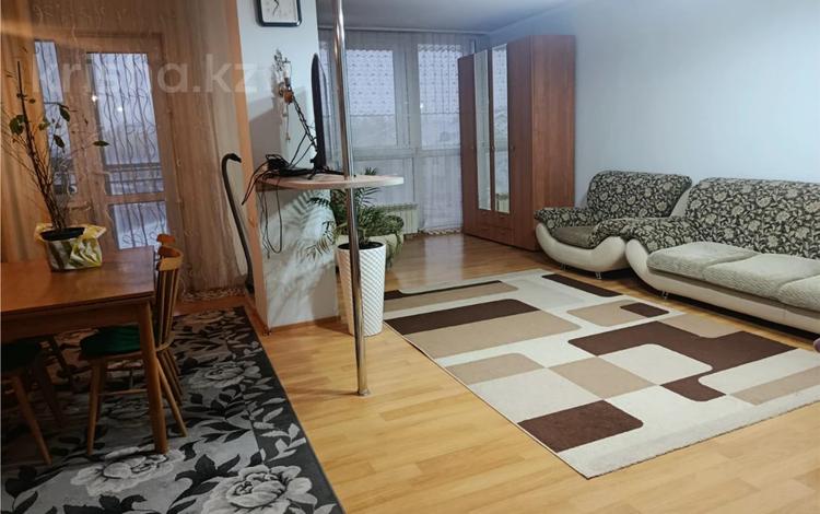 1-комнатная квартира · 55 м² · 3/16 этаж, мкр Новый Город, ул. Абая за 24.8 млн ₸ в Караганде, Казыбек би р-н — фото 10