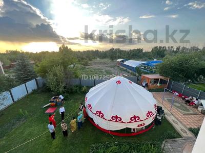 Дом · 10 комнат · 420 м², Квартал Энергетиков за 50 000 〒 в Актобе, жилой массив Жилянка