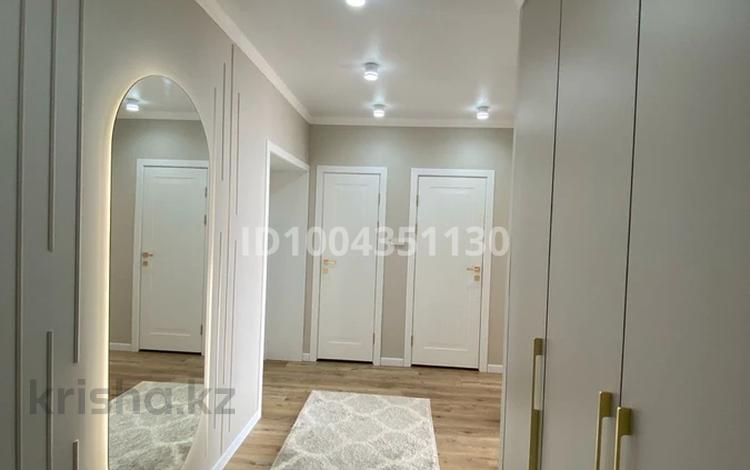 2-комнатная квартира · 73.6 м² · 6/9 этаж, мкр Жулдыз, Кеменгер 36 за 38 млн ₸ в Уральске — фото 2