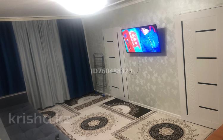 4-комнатная квартира · 62 м² · 2/5 этаж, Майкудук, 15й микрорайон 3А за 14.3 млн 〒 в Караганде, Алихана Бокейханова р-н — фото 2