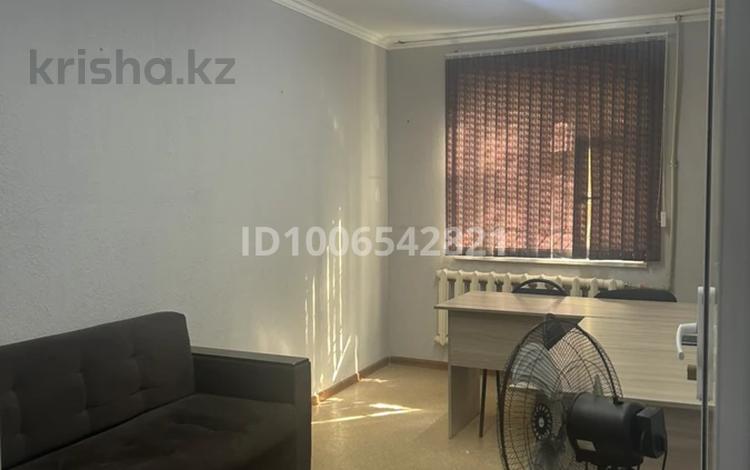 Свободное назначение, офисы, образование, кабинеты и рабочие места · 20 м² за 160 000 〒 в Шымкенте, Аль-Фарабийский р-н — фото 2