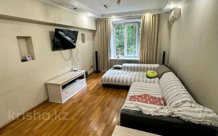 3-комнатная квартира · 70 м² · 1/5 этаж, Толе би — Чокина за 57 млн ₸ в Алматы, Алмалинский р-н — фото 2