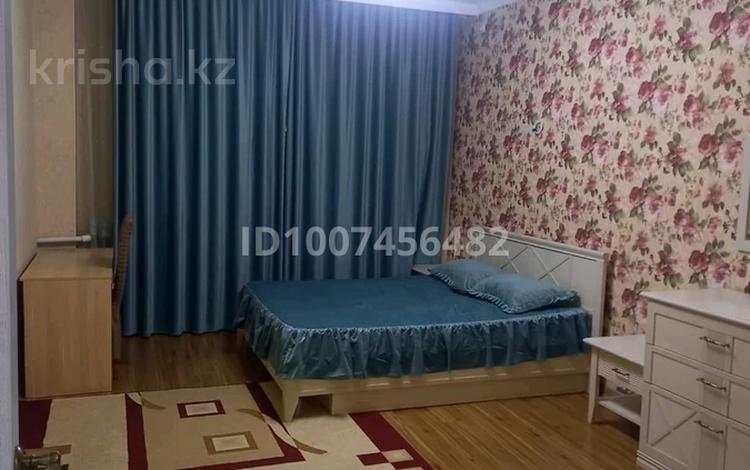 2-комнатная квартира · 90 м² · 3/14 этаж, 17-й мкр, 17 мкрн 7 за 37 млн ₸ в Актау — фото 3