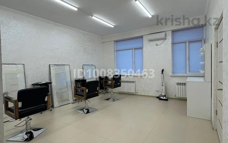 Салоны красоты · 40 м² за 250 000 〒 в Атырау, мкр Самал-2 — фото 7