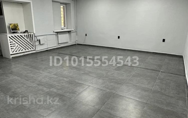 Свободное назначение, офисы, магазины и бутики, склады, салоны красоты, фитнес и спорт, медцентры и аптеки, образование, развлечения, конференц-залы, кабинеты и рабочие места, студии · 40 м² за 300 000 ₸ в Семее — фото 2