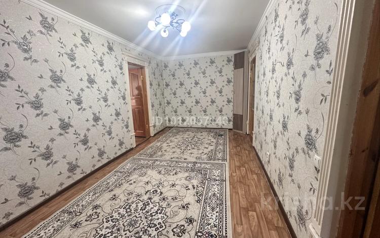 2-комнатная квартира · 42 м² · 2/5 этаж, мкр Акбулак за 120 000 ₸ в Таразе — фото 2