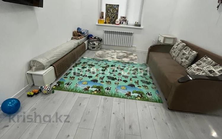 1-бөлмелі пәтер · 38 м² · 1/5 қабат, Алтын орда ш/а., Микрорайон Батыс-2 49Р, бағасы: 150 000 ₸ в Актобе, мкр. Алтын орда — фото 2
