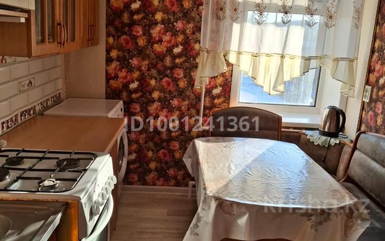 3-бөлмелі пәтер · 60 м², Кошкарбаева 11, бағасы: 10 000 ₸ в  — фото 2