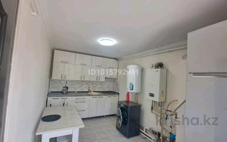 Отдельный дом · 2 комнаты · 75 м² · 1 сот., мкр Кемел (Первомайское) за 200 000 ₸ в Алматы, Жетысуский р-н — фото 2