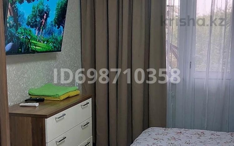1-комнатная квартира · 65 м² · 4/4 этаж, проспект Момышулы 23а за 12 000 ₸ в Шымкенте, Абайский р-н — фото 2