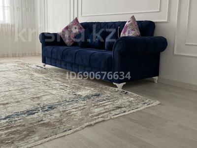 2-комнатная квартира · 56 м² · 9/10 этаж · помесячно, мкр Нурсая, Таумуш Жумагалиев 15 за 250 000 〒 в Атырау