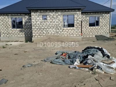 Отдельный дом · 3 комнаты · 100 м² · 8 сот., мкр Зарослый, 18 3 — Зарослый за 14 млн 〒 в Атырау