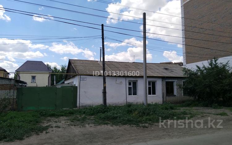 Жер телімі · 8.48 сотық, С.Даумова 61 — Папка Кирова рядом супермаркет Саровский, бағасы: 100 млн ₸ в Уральске, мкр Школьник — фото 3