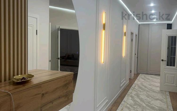 3-комнатная квартира · 105 м² · 4/5 этаж, мкр. Алтын орда 339к1 за 350 000 ₸ в Актобе — фото 2