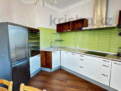 4-бөлмелі пәтер · 190 м² · 7/15 қабат, Самал-1 ш/а. 29, бағасы: 155 млн ₸ в Алматы, Медеуский р-н