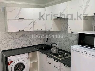 2-бөлмелі пәтер · 65 м² · 1/5 қабат, мкр Строитель, бағасы: 20 000 ₸ в Уральске