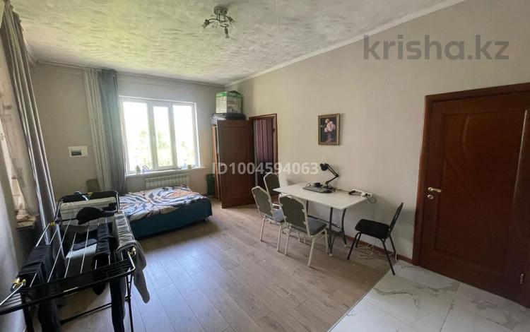 2-комнатная квартира · 40 м², мкр Нур Алатау, Мамыр за 210 000 ₸ в Алматы, Бостандыкский р-н — фото 2
