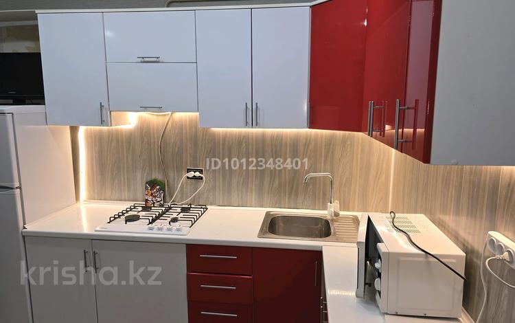 1-комнатная квартира · 40 м² · 1/5 этаж, 4мн 14 за 130 000 ₸ в Уральске — фото 2