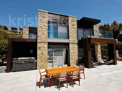 Дом · 5 комнат · 300 м², Бордакчи за 1 млн 〒 в Бодруме