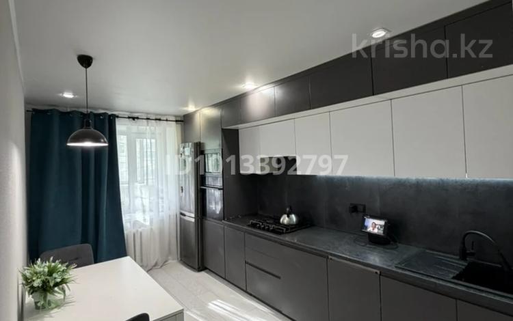 2-бөлмелі пәтер · 60 м² · 2/10 қабат, Гагарина 2/7, бағасы: 25 млн ₸ в Уральске — фото 3
