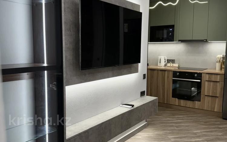 1-комнатная квартира · 48 м² · 16/17 этаж, мкр Юго-Восток, Строителей 28/5 за 20 000 ₸ в Караганде, Казыбек би р-н — фото 2
