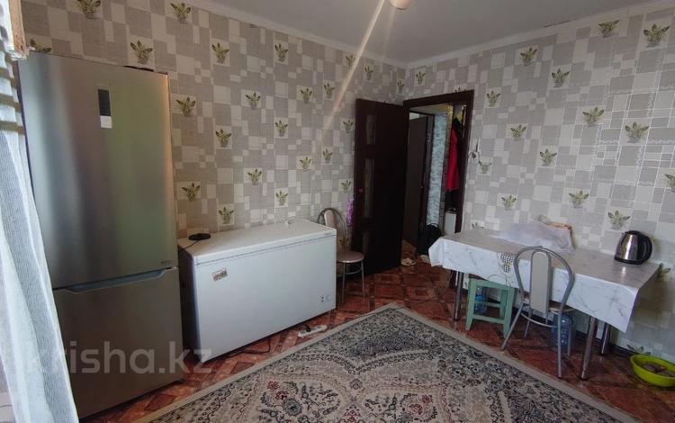 1-бөлмелі пәтер · 38 м² · 8/9 қабат, 2 ш/а., бағасы: 8 млн ₸ в Актобе, мкр 8 — фото 2