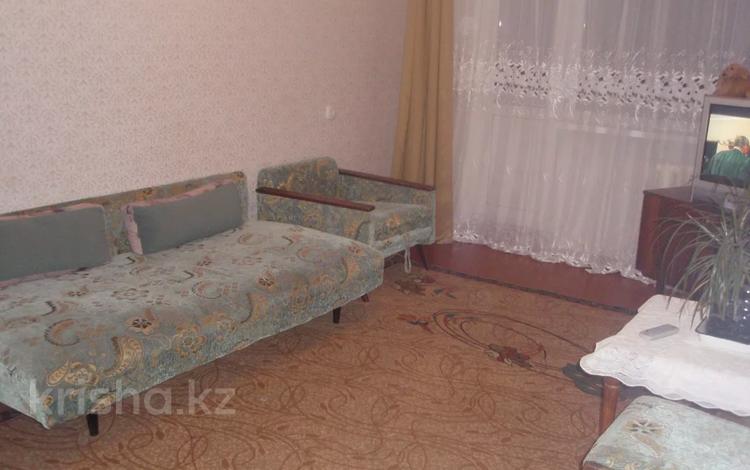 2-комнатная квартира, 45 м², 1/5 этаж посуточно, Революция за 8 000 〒 в Уральске — фото 2
