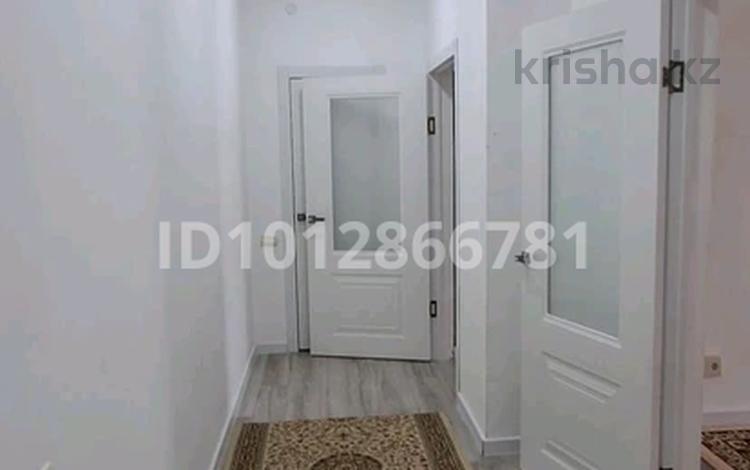 2-комнатная квартира · 67.4 м² · 1/6 этаж, мкр 12, Богенбай батыр 32 /3 4 за 26 млн ₸ в Актобе — фото 2