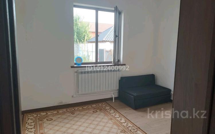 Отдельный дом · 3 комнаты · 100 м² · 8 сот., мкр Мадениет 990 — Недалеко от ул.Саина за 300 000 ₸ в Алматы, Алатауский р-н — фото 2