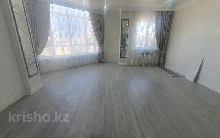 3-комнатная квартира, 105.6 м², 5/5 этаж, Сатпаева за 31 млн 〒 в Таразе — фото 2