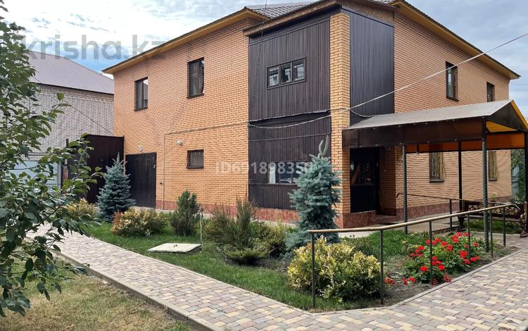 Отдельный дом · 8 комнат · 300 м² · 9 сот., Даумова 71 — Район городского парка за 120 млн 〒 в Уральске — фото 18