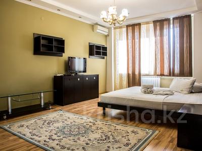 1-бөлмелі пәтер, 50 м², 5/9 қабат тәулігіне, проспект Каныш Сатпаев 60, бағасы: 13 000 〒 в Атырау