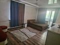 1-комнатная квартира · 50 м² · 2/5 этаж, мкр Новый Город, Алиханова 8а за 10 000 ₸ в Караганде, Казыбек би р-н — фото 2